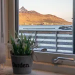 Luxurious By The Waterfront
