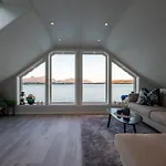 Luxurious By The Waterfront *