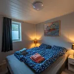 Luxurious By The Waterfront بيت للعطل