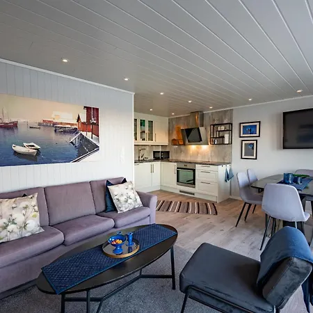 Luxurious By The Waterfront *