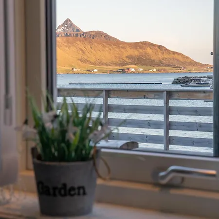 Luxurious By The Waterfront