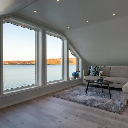 Luxurious By The Waterfront Leknes