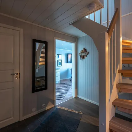 בית נופש Luxurious By The Waterfront