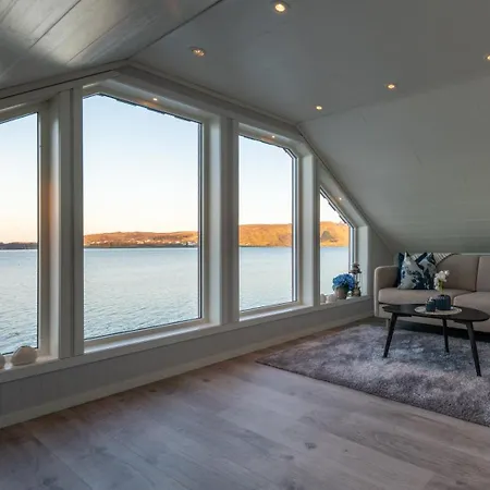 Luxurious By The Waterfront Tatil Evi Leknes