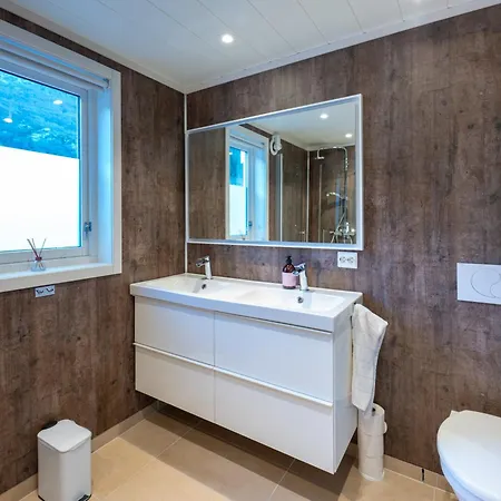 Luxurious By The Waterfront לקנס