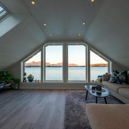 Hébergement de vacances Luxurious By The Waterfront