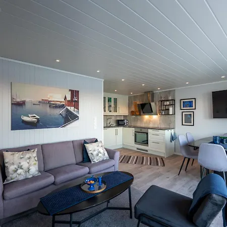 Luxurious By The Waterfront בית נופש *