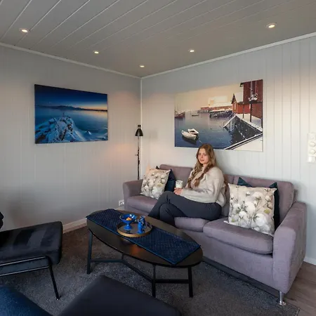 Luxurious By The Waterfront Tatil Evi Leknes