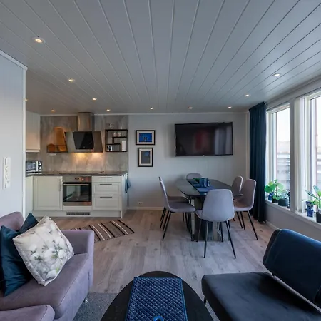 בית נופש Luxurious By The Waterfront