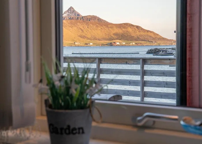 Luxurious By The Waterfront