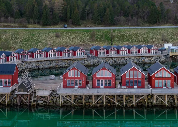 Luxurious By The Waterfront