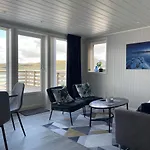Luxurious By The Waterfront